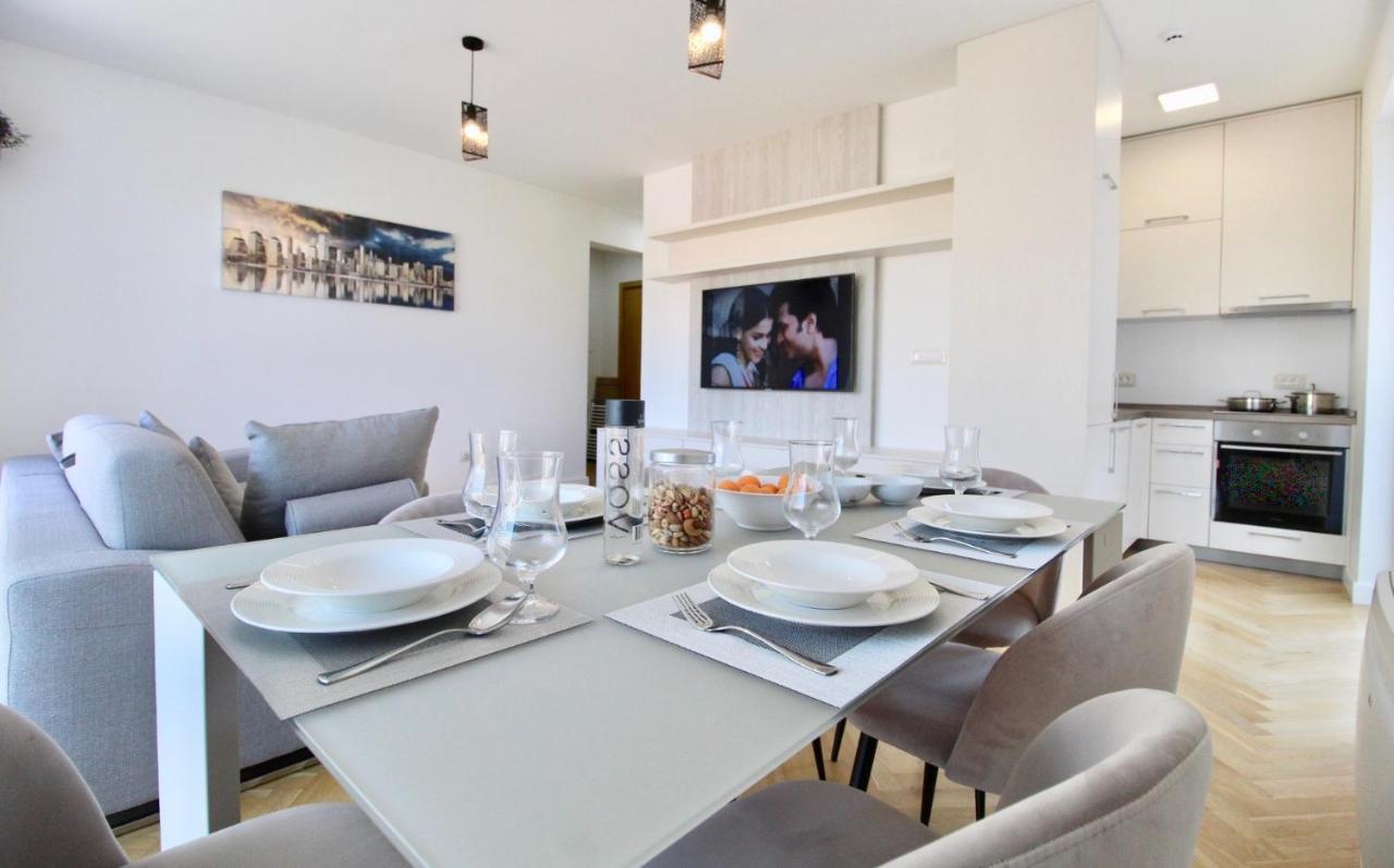 2Bd New Dobrota Apt With Bay Views Kotor Kültér fotó