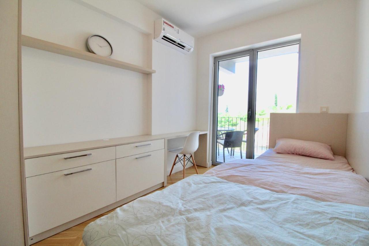 2Bd New Dobrota Apt With Bay Views Kotor Kültér fotó